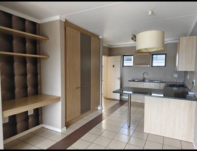 2 BEDROOM APARTMENT FOR SALE IN THE PADDOCKS